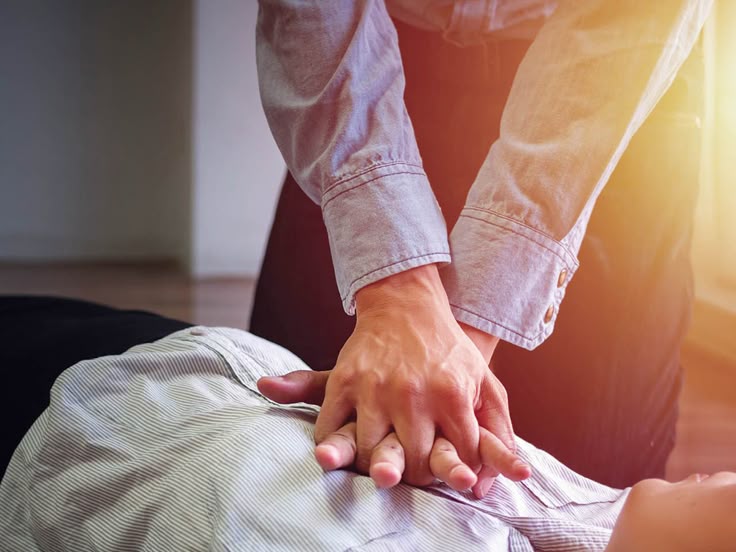 CPR STEP BY STEP: WHAT TO DO WHEN SOMEONE COLLAPSES IN YOUR PRESENCE